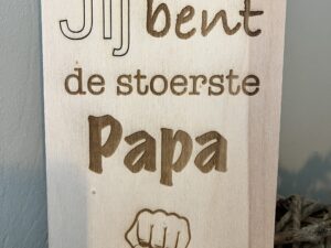 Houten kaartje met voetje - Stoerste papa