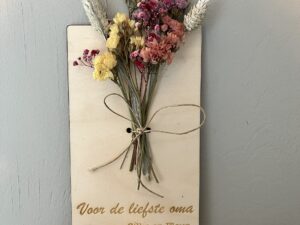 Houten kaartje met droogbloem boeketje - eigen invulling