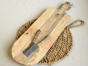 Borrelplank mangohout ovaal met handvat