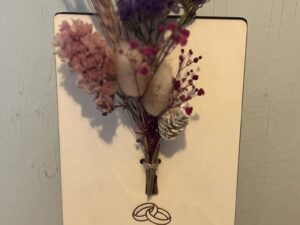 houten kaartje, droogbloemen, bruiloft