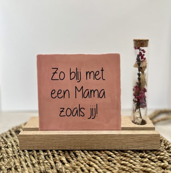 Brievenbuscadeautje - Zo blij met een mama zoals jij - Droogbloem - Keuze uit kleur tekst en tegel - Afbeelding 3