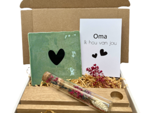 Brievenbuscadeautje - Hartje - Droogbloem - Keuze uit kleur tekst en tegel