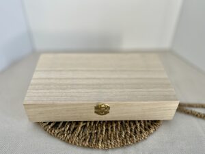 Laag bewaarkistje